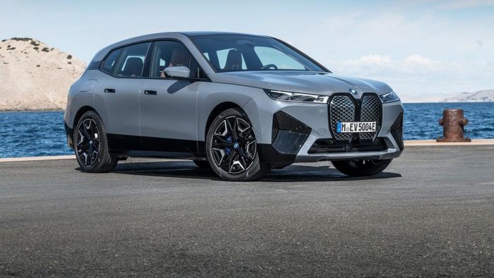 SUV listrik BMW iX