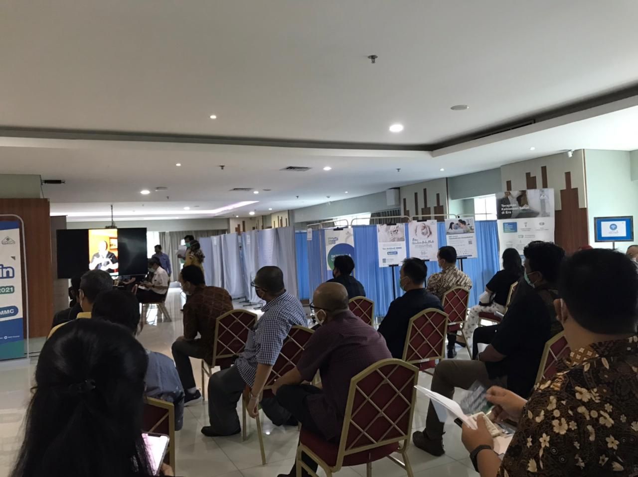 PT Bumi Resources Tbk (BUMI) melaksanakan vaksinasi batch pertama untuk seluruh karyawan Perseroan di Rumah Sakit Metropolitan Medical Center (MMC) hari Rabu, 16 Juni 2021.