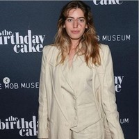 Insiden kecil tak menghalangi Clara McGregor, putri aktor Ewan McGregor, untuk menghadiri momen pentingnya. Clara tetap menunjukkan batang hidungnya di pemutaran perdana film terbarunya, The Birthday Cake, yang digelar di Las Vegas, AS, baru-baru ini, walau beberapa saat sebelumnya wajah Clara digigit anjing. Foto: Instagram/claramcgregor