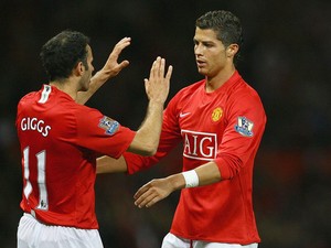 Cristiano Ronaldo Tak Suka Coca-Cola karena Ryan Giggs?