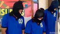 Polisi meringkus geng spesialis pencuri ternak kambing yang ternyata beranggotakan kakek-kakek di Pekalongan, Jawa Tengah. Ketiga kakek itu yakni AZ (59) warga Ulujami, Pemalang; BR (53) warga Kedawung, Cirebon; dan SD (50) warga Brebes. Ketiganya ditangkap di rumahnya masing-masing.  