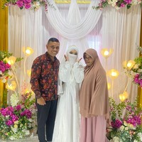 Pada saat kelas 1 SMP sempat ayah datang ke Berau, menjenguk dan itu pertama kalinya aku melihat ayah secara langsung lagi. Dan benar-benar nggak nyangka aja selama bertahun-tahun nggak bertemu, jelasnya. Foto: Dok. pribadi Cristin.