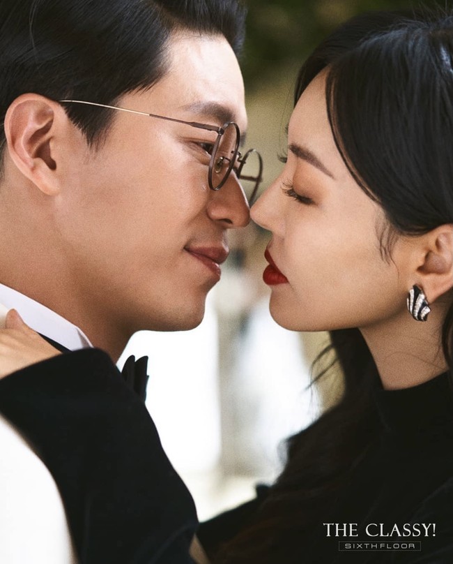 Meskipun terlihat mesra, Joo Dan Tae (pemain Uhm Ki Joon) dan Cheon Seo Jin (pemain Kim So Yeon) memanfaatkan satu sama lain. Keduanya berpura-pura akur untuk meningkatkan nilai saham Cheong Ah Foundation. Foto: dok. Instagram studiowonkyu