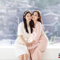 Oh Yoon Hee (pemain Eugene) dan Bae Ro Na (pemain Kim Hyun Soo) akhirnya bertemu kembali di The Penthouse 3. Sang ibu baru dibebaskan dari penjara, setelah menyerahkan diri atas kasus pembunuhan Min Seol Ah. Foto: dok. Instagram studiowonkyu