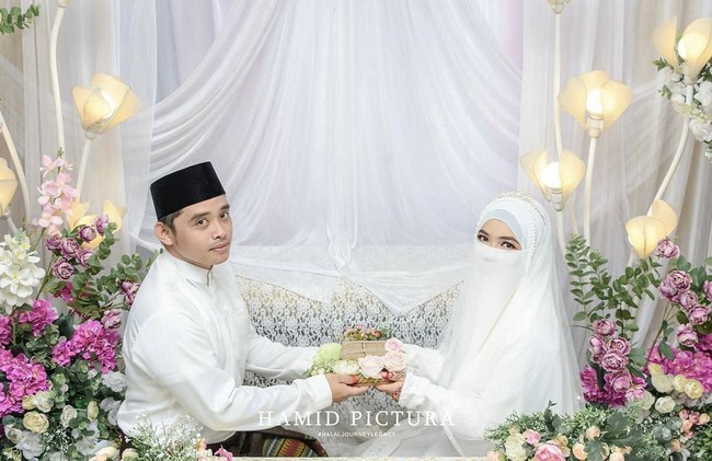 Setelah sekitar dua hari di Berau, ayahnya kembali ke Timika, Papua. Saat Cristin sudah lulus SMP, sekitar satu bulan ia menginap di rumah sang ayah di Papua. Ketika lulus SMA, Cristin melanjutkan masa kuliah di Jakarta Timur. Di sanalah ia bertemu dengan jodohnya yang saat ini menjadi suaminya. Foto: Dok. Instagram @christin_natalia.ip.