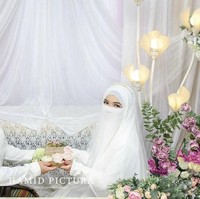 Setelah sekitar dua hari di Berau, ayahnya kembali ke Timika, Papua. Saat Cristin sudah lulus SMP, sekitar satu bulan ia menginap di rumah sang ayah di Papua. Ketika lulus SMA, Cristin melanjutkan masa kuliah di Jakarta Timur. Di sanalah ia bertemu dengan jodohnya yang saat ini menjadi suaminya. Foto: Dok. Instagram @christin_natalia.ip.