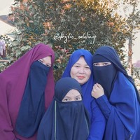 Cristin mengaku sejak usianya masih enam bulan, kedua orangtuanya sudah berpisah. Mereka pun kemudian mempunyai keluarga masing-masing. Ayahnya yang sudah menikah lagi hidup bersama keluarga barunya di Timika, Papua. Foto: Dok. Instagram @christin_natalia.ip.