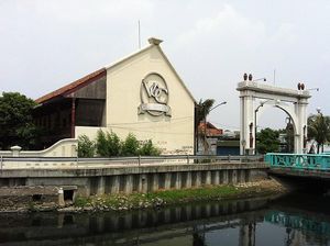 5 Penyebab Keruntuhan VOC, Apa Betul Utamanya karena Korupsi?