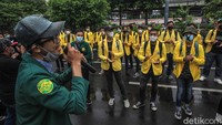Aksi yang digelar para mahasiswa tersebut bertajuk aksi selamatkan KPK.