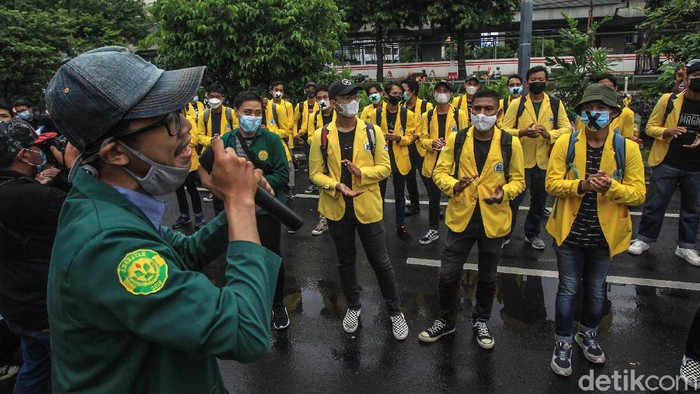 Gegara TWK, Mahasiswa Gelar Aksi Selamatkan KPK Sejumlah mahasiswa dari Aliansi BEM Seluruh Indonesia gelar aksi selamatkan KPK. Aksi itu digelar sebagai respon pelaksanaan TWK yang dinilai lemahkan KPK.