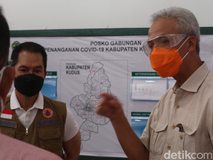 Gubernur Jawa Ganjar Pranowo saat kunker ke Kudus, Minggu (13/6/2021)