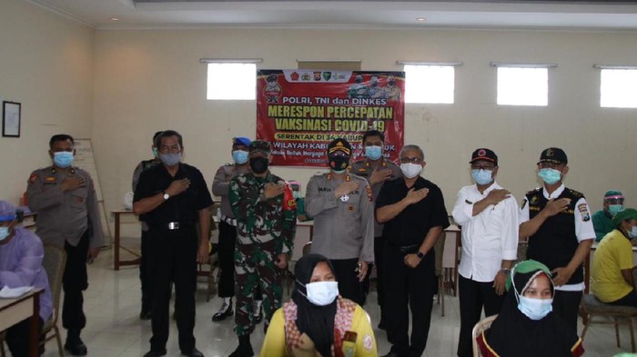Kampung Tangguh Bersih Narkoba didirikan di Nganjuk. Kampung ini diharapkan bisa menjadi tameng pengadang peredaran narkoba di pedesaan.