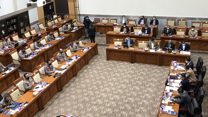 Kapolri Jenderal Sigit rapat perdana bersama Komisi III DPR RI