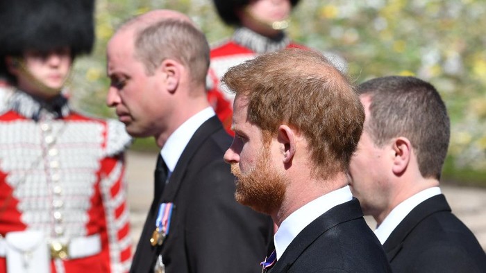 WINDSOR, ENGLAND - APRIL 17: Prince William, Duke of Cambridge; Prince Harry, Duke of Sussex and Peter Phillips walk behind Prince Philip, Duke of Edinburghs coffin, carried by a Land rover hearse, in a procession during the funeral of Prince Philip, Duke of Edinburgh at Windsor Castle on April 17, 2021 in Windsor, United Kingdom. Prince Philip of Greece and Denmark was born 10 June 1921, in Greece. He served in the British Royal Navy and fought in WWII. He married the then Princess Elizabeth on 20 November 1947 and was created Duke of Edinburgh, Earl of Merioneth, and Baron Greenwich by King VI. He served as Prince Consort to Queen Elizabeth II until his death on April 9 2021, months short of his 100th birthday. His funeral takes place today at Windsor Castle with only 30 guests invited due to Coronavirus pandemic restrictions. (Photo by Mark Large-WPA Pool/Getty Images)