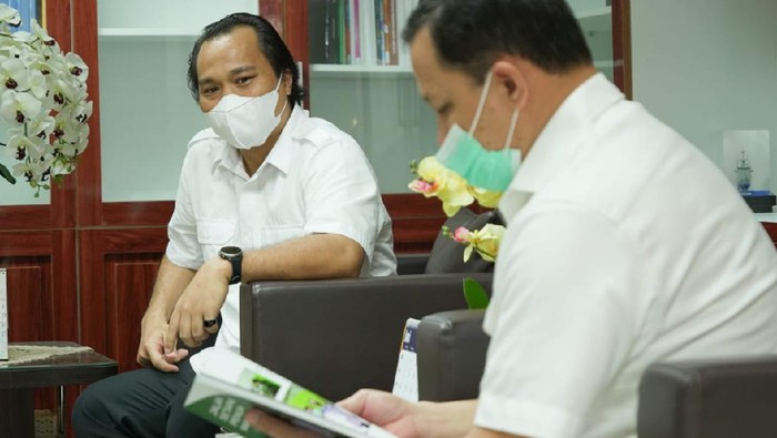 Kiprah Sakti Wahyu Trenggono di Dunia Pertahanan Beginilah potret perjalanan Sakti Wahyu Trenggono sejak dipanggil ke Istana hingga menjabat Wamenhan di hari terakhirnya. Semua tersaji dalan buku