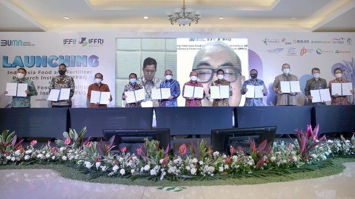 Kolaborasi untuk Kemajuan Bisnis Pupuk dan Pangan Kolaborasi antar BUMN di klaster pangan sangat dibutuhkan guna menghasilkan talenta terbaik dan inovasi yang implementatif untuk BUMN klaster pangan dan pupuk.