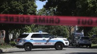 Wali Kota Lori Lightfoot menyalahkan senjata ilegal atas penembakan massal tersebut, dan mengatakan kota tersebut membutuhkan bantuan federal untuk membendung arus kekerasan. Lightfoot mengatakan Gedung Putih telah menghubungi untuk menawarkan bantuan.