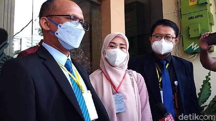 Larissa Chou hadiri sidang cerai