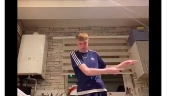 Ronaldo digambarkan marah jika melihat botol Coca Cola. Foto: Twitter