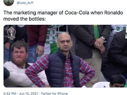 Meme Kocak Ronaldo Singkirkan Botol Coca Cola