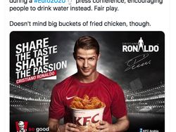 Meme Kocak Ronaldo Singkirkan Botol Coca Cola