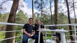 Menikmati Kopi dan Sejuknya Hutan Pinus di Lembang