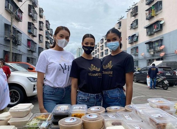 Miss Universe Thailand Bagi-Bagi Makanan Mulia! Miss Universe Thailand Bagikan 500 Makanan Buatan Chef Michelin