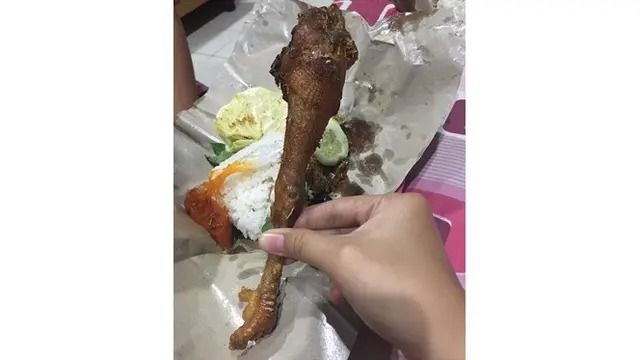 Nyeseknya Poll! Ini Ayam Bakar dan Ayam Krispi Ini Tak Sesuai  Ekspektasi