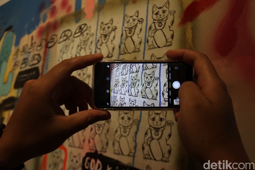 Pameran lukisan Tumpang Tindih karya Donni Afrianto