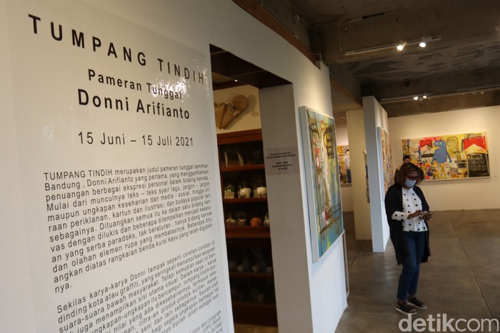 Pameran lukisan Tumpang Tindih karya Donni Afrianto Pameran lukisan Tumpang Tindih karya Donni Afrianto