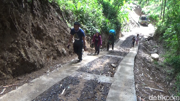 Paralayang di Gunung Wayang Paralayang di Gunung Wayang