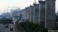 Tampat tiang pancang telah berdiri di Jatibening, Kota Bekasi.