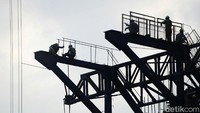 Masalah selanjutnya, bahwa BUMN yang menjadi perusahaan patungan membangun proyek itu mengalami masalah keuangan karena terimbas pandemi. Konsorsium kereta cepat sendiri terdiri dari empat BUMN, PT Wijaya Karya Tbk (WIKA), PT Jasa Marga Tbk (JSMR), PT Kereta Api Indonesia (KAI) dan PTPN VIII. Rengga Sencaya/detikcom.