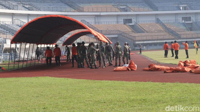 Persiapan Vaksinasi Massal di Stadion GBLA Bandung
