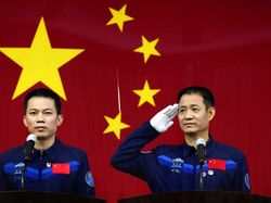 Potret Para Astronot China yang Bakal Meluncur ke Ruang Angkasa