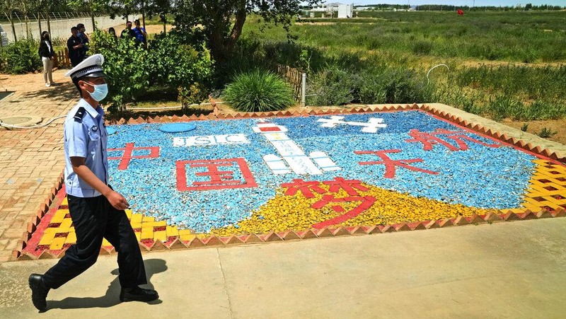 China bersiap mengirim para astronotnya ke luar angkasa. Peluncuran awak pertama untuk menghuni luar angkasa itu rencananya akan dilakukan Kamis (17/6) besok.