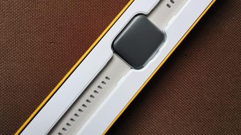 Layarnya besar, 1,75 inch dengan 3.5 D glass yang membuat layar lebih tahan goresan. Refresh rate lebih tinggi yakni 30 fps dan tingkat kecerahan layar 600 nits sehingga layarnya jelas terlihat di bawah sinar matahari. Foto: detikINET/Aisyah