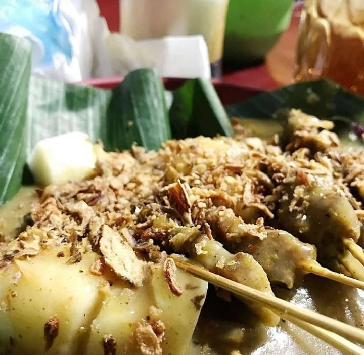 Lamak Bana! 5 Sate Padang di Jakarta yang Kuahnya Gurih Kental