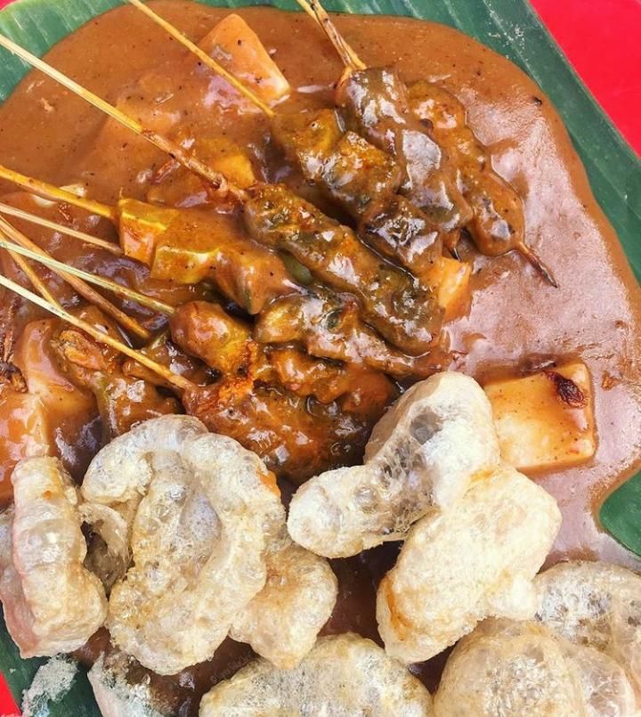 Lamak Bana! 5 Sate Padang di Jakarta yang Kuahnya Gurih Kental