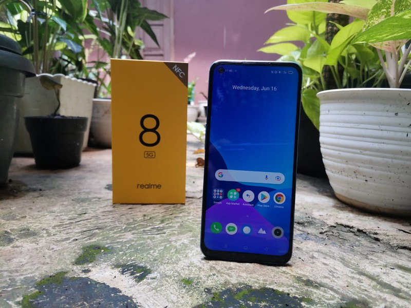 HP Realme 8 5G yang diluncurkan di Indonesia pada 16 Juni 2021. HP ini merupakan HP 5G dengan harga terjangkau.