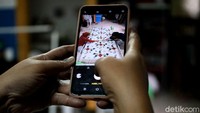 Koordinator Sanggar Batik Kembang Mayang, Farah mengatakan sanggar yang berdiri tahun 2017 itu menaungi sekelompok ibu-ibu di kawasan tersebut. Ibu-ibu yang tergabung dalam sanggar tersebut memiliki usia yang beragam antara 40 hingga 83 tahun.  