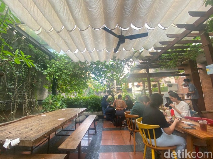 Sedjuk: Lezatnya Bakmi Ayam Oven dan Es Kopi di ‘Gang’ SCBD Sedjuk: Lezatnya Bakmi Ayam Oven dan Es Kopi di ‘Gang’ SCBD