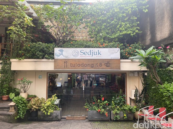Sedjuk: Lezatnya Bakmi Ayam Oven dan Es Kopi di ‘Gang’ SCBD Sedjuk: Lezatnya Bakmi Ayam Oven dan Es Kopi di ‘Gang’ SCBD