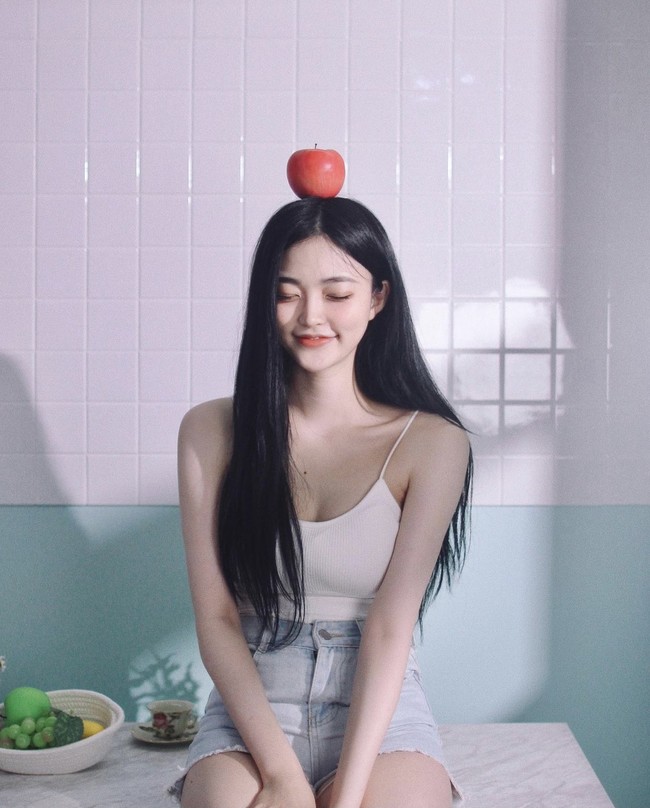 Somyi DIA menjadi perbincangan hangat di jagat Twitter. Para kaum wanita mengomentari tubuhnya yang bikin iri dan insecure. Tak sedikit pula yang terkejut saat tahu Somyi kelahiran 2000 dan berumur 21 tahun. Foto: dok. Instagram somsom_o0o