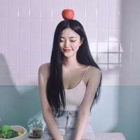 Somyi DIA menjadi perbincangan hangat di jagat Twitter. Para kaum wanita mengomentari tubuhnya yang bikin iri dan insecure. Tak sedikit pula yang terkejut saat tahu Somyi kelahiran 2000 dan berumur 21 tahun. Foto: dok. Instagram somsom_o0o