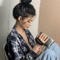 Foto ini ternyata diabadikan Somyi DIA saat berada di lokasi pemotretan FM Studio. Dalam caption-nya, lulusan SOPA ini mengaku gugup karena baru pertama kali mengekspos tubuhnya untuk pemotretan body profile. Foto: dok. Instagram somsom_o0o