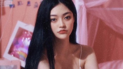 8 Foto Seksi Somyi DIA Pamer Perut Rata, Body Goals Penggemar Wanita