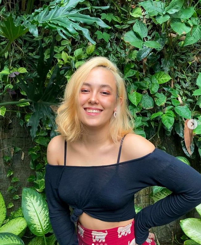 Beberapa waktu lalu, Sonia pernah mengecat rambutnya jadi pirang. Wajahnya yang sudah blasteran semakin mirip bule dengan rambut pirangnya.  Foto: dok. Instagram/@sonia_alyssa