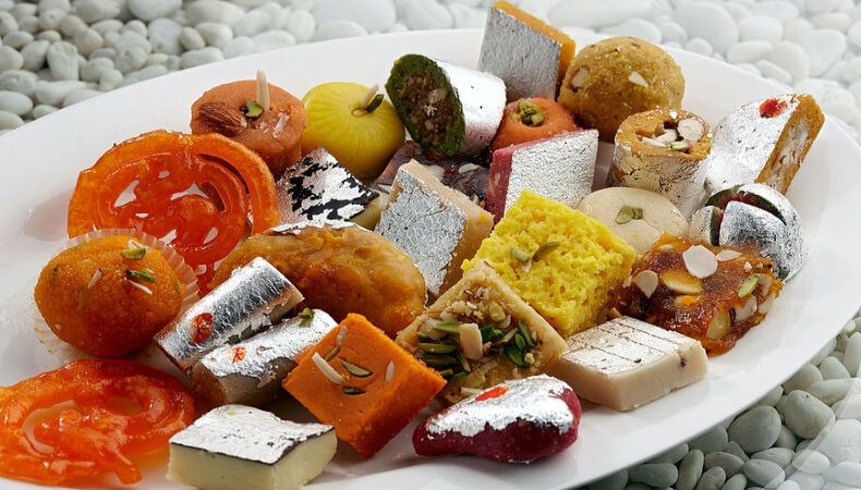 Tak Mau Makan dari Tangan Istri, Pengantin Ini Lempar Makanan di Pelaminan