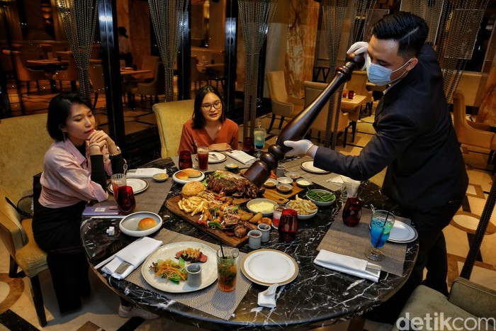 The 18th Restaurant and Lounge_The Trans Luxury Hotel The 18th Restaurant and Lounge_The Trans Luxury Hotel